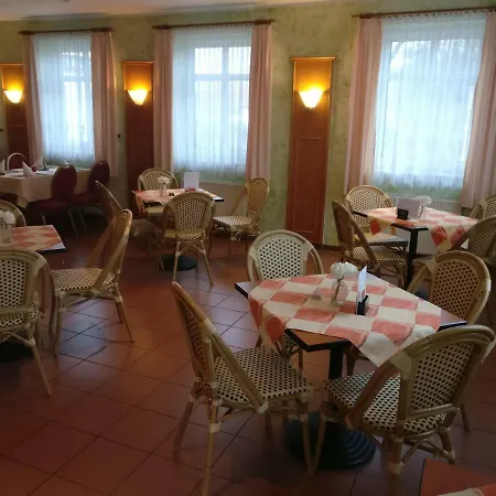 & Restaurant Am Rosenhuegel Hotell Jüchsen