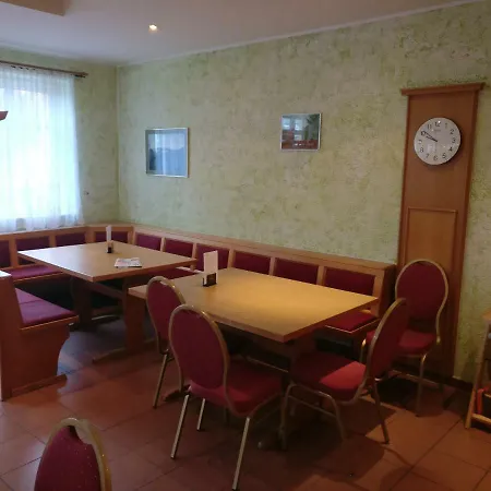 Hotell & Restaurant Am Rosenhuegel 3*