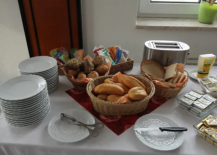 & Restaurant Am Rosenhuegel