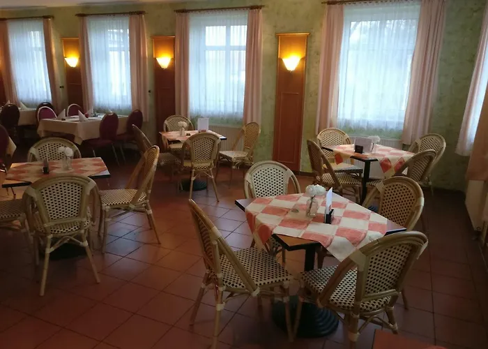& Restaurant Am Rosenhuegel ホテル Jüchsen