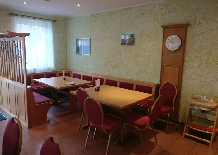 ホテル & Restaurant Am Rosenhuegel 3*